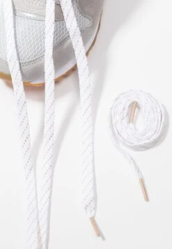 Baskets Basses - Light Grey -Vêtements Boutique 1c2a6eb659094c6c9761f38fac2292ab