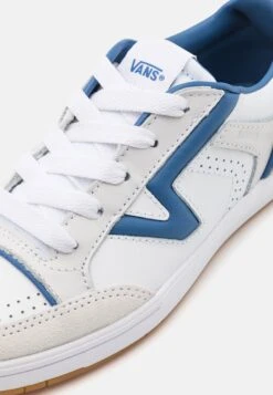 Vans Lowland Unisex - Baskets Basses - Court Navy/White -Vêtements Boutique 1fc0a6d52cd84a9e87cc049378f31a4a