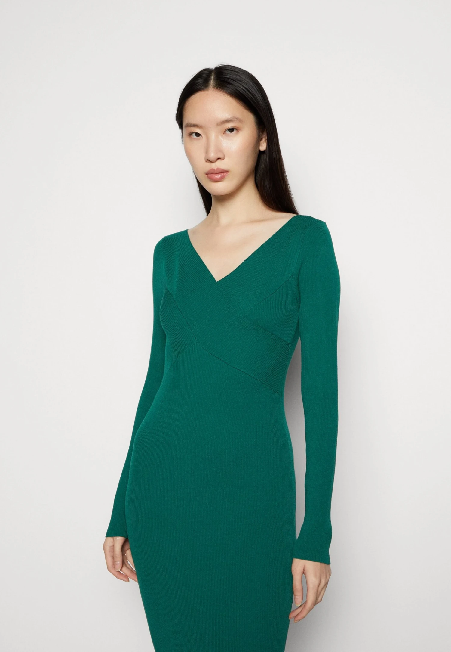 Anna Field V Ausschnitt Bodycon Midi Strickkleid - Robe Fourreau - Green 4 Anna Field V Ausschnitt Bodycon Midi Strickkleid - Robe Fourreau - Green – Image 4