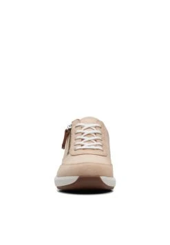 Clarks Baskets Basses - Off White -Vêtements Boutique 2bdccbc438ef47d49b22c46a7adff7ef