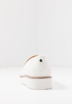 Mocassins - White -Vêtements Boutique 3cd5b6940b634682a901f4f2307669aa