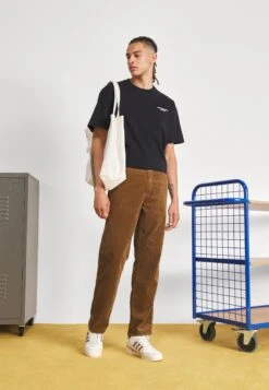 Adidas Originals Forum Unisex - Baskets Basses - Core White/Chalky Brown/Taupe -Vêtements Boutique 3f132caab8144541b64599b79c26627d