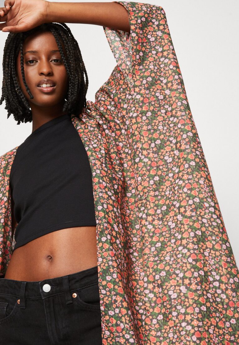 Vêtements Boutique -Vêtements Boutique 43d9cfdc31774a99b2e96d2dc6161233 768x1109 1