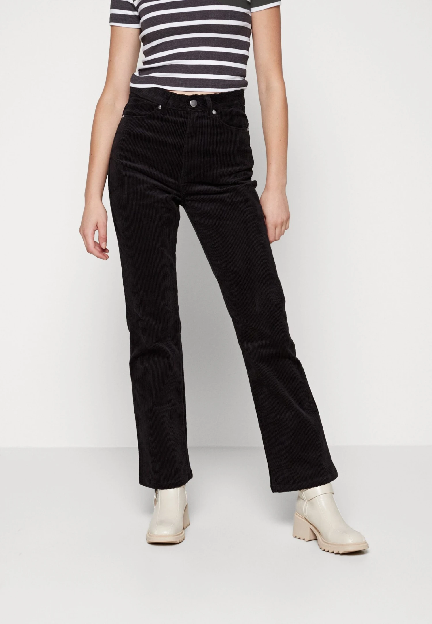 Monki Pantalon Classique - Black Dark 1 Monki Pantalon Classique - Black Dark