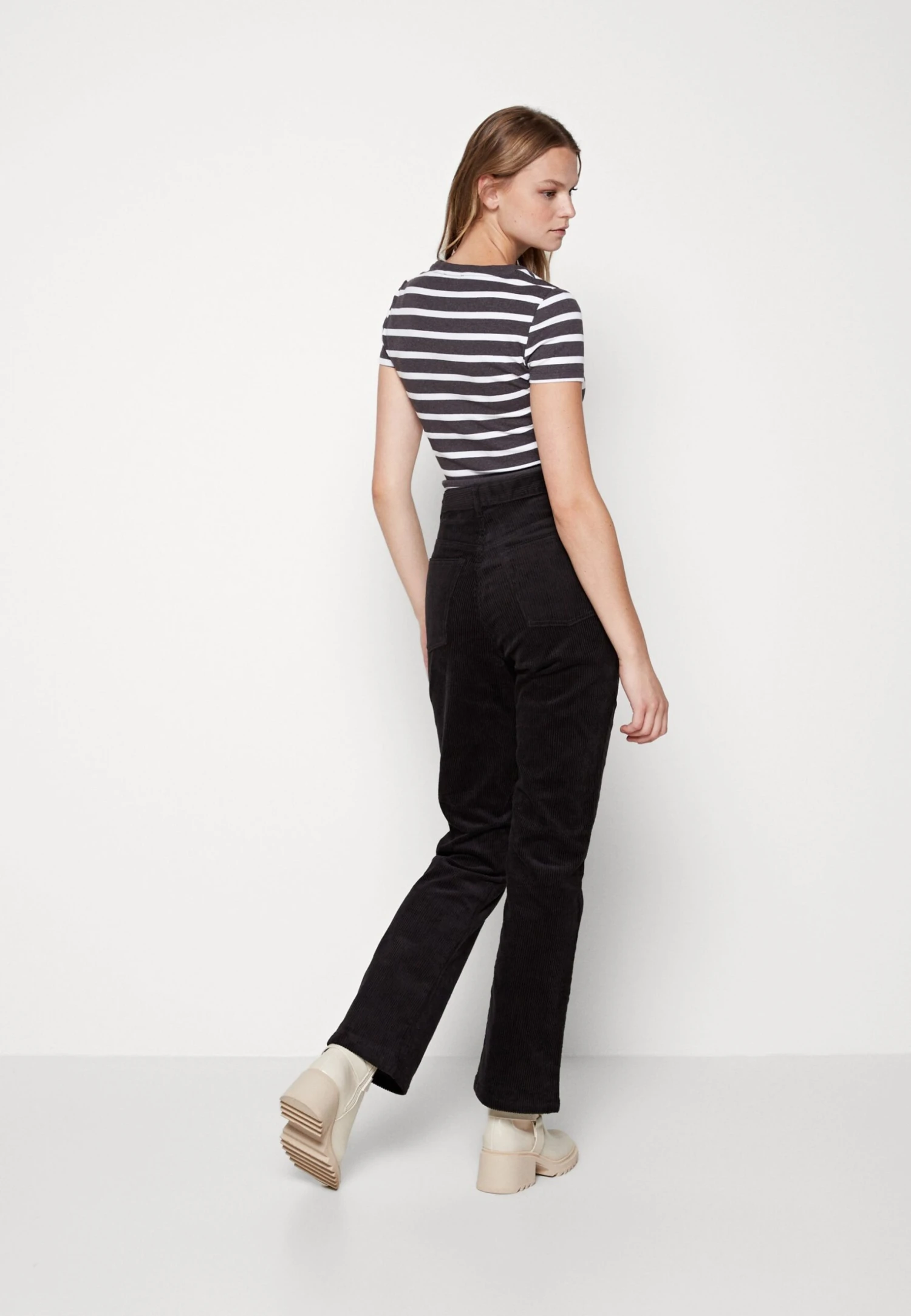 Monki Pantalon Classique - Black Dark 3 Monki Pantalon Classique - Black Dark – Image 3