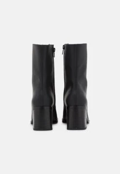 Monki Bottines - Black Dark 9 Monki Bottines - Black Dark -Vêtements Boutique 5f5300a76aa04964b82419f7f15bddfe