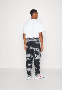 YOURTURN Unisex Moonwash Unisex - Jean Boyfriend - Black -Vêtements Boutique 6685994947d04f7eaa89ae453bbefd9f