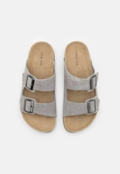 Pier One Leather Unisex - Chaussons - Grey -Vêtements Boutique 6e172422b00e484a8ac21c5f565af9d6