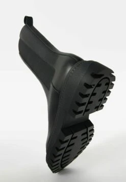 BERSHKA Flat With Elastic Gores - Boots À Talons - Black -Vêtements Boutique 73bedb1b10234ae1a0e3183e44674d06