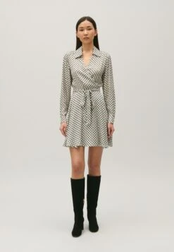 CLAUDIE PIERLOT Rixiemonogramme - Robe Chemise - Print Clair 7 CLAUDIE PIERLOT Rixiemonogramme - Robe Chemise - Print Clair -Vêtements Boutique 9def5c64cac1439a97ff783c31523501