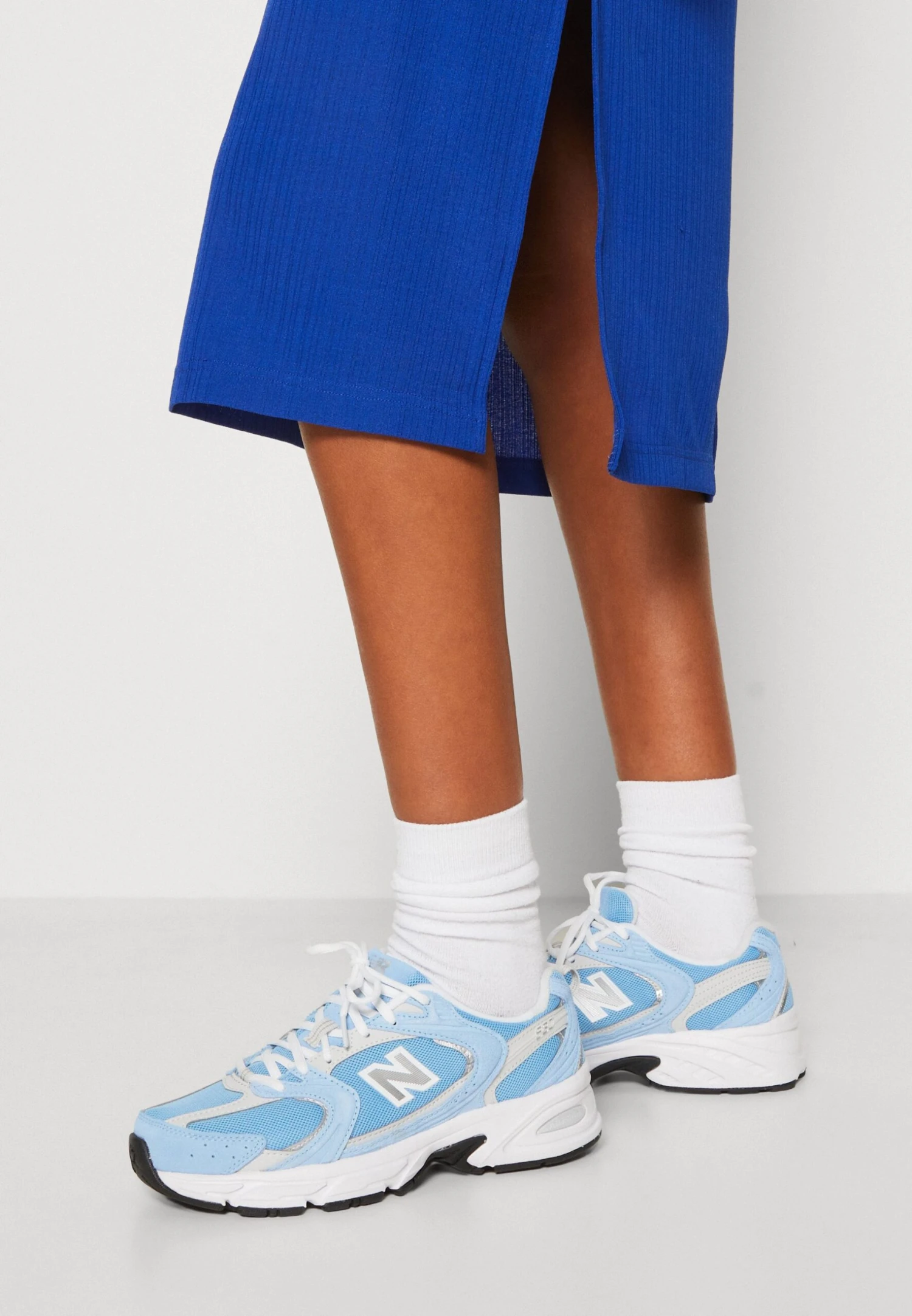 Monki Robe En Jersey - Bright Cobolt Blue 6 Monki Robe En Jersey - Bright Cobolt Blue – Image 6