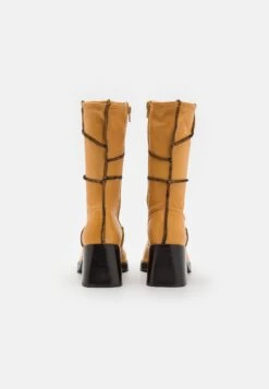 Miista Lois Boots - Bottes - Beige -Vêtements Boutique a51e2f4231af4401aace7fa4b939ada7