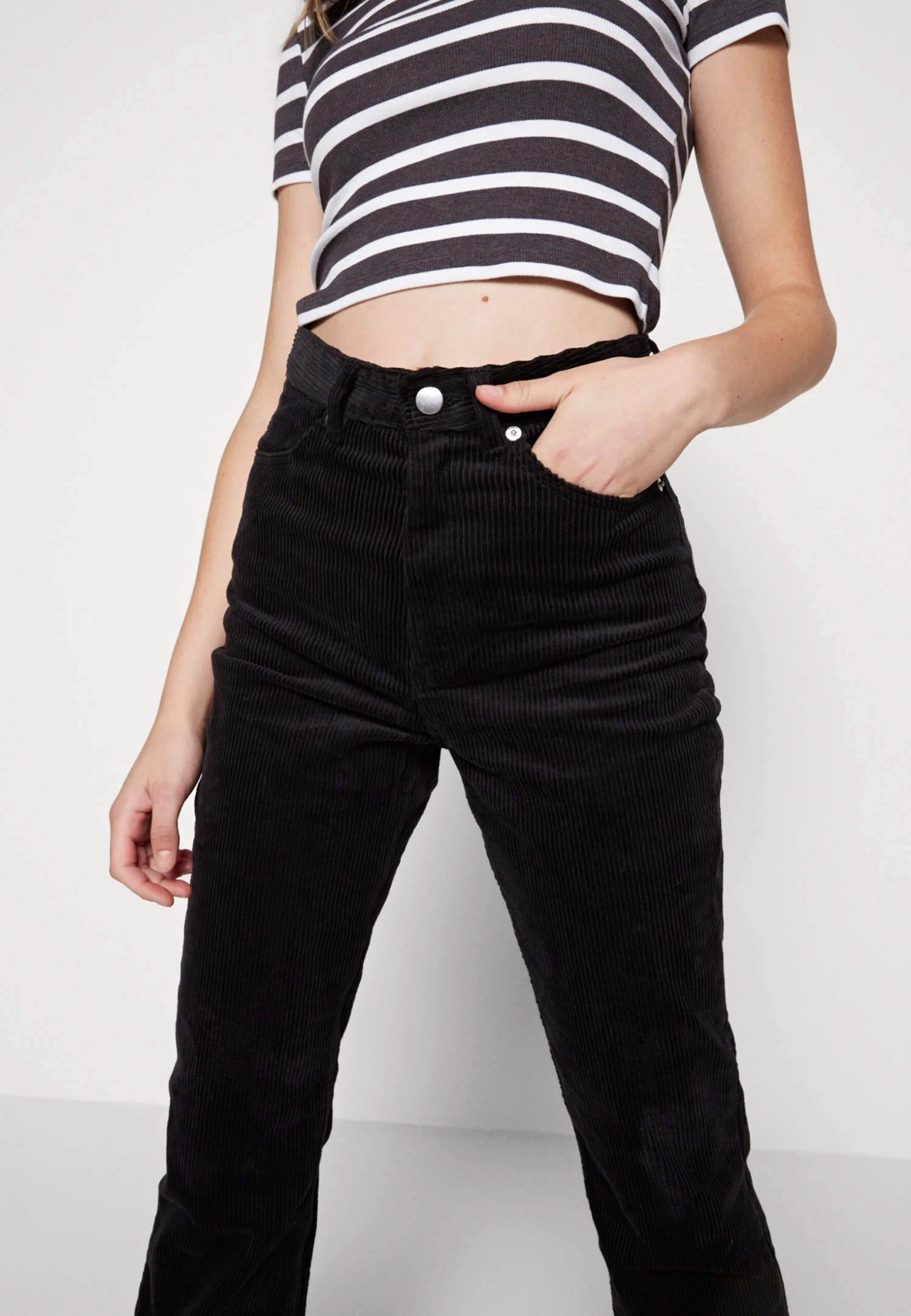 Monki Pantalon Classique - Black Dark 4 Monki Pantalon Classique - Black Dark – Image 4