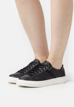 Vêtements Boutique 54 Ugg Alameda Lace - Baskets Basses - Black