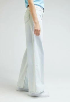 Lee Stella A Line - Jean Flare - Brisk Air -Vêtements Boutique c38db3265a4742deadc746e9cd574c46