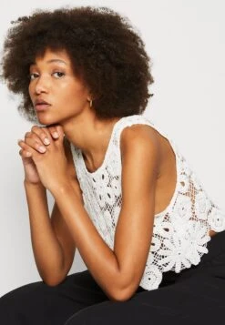 Vila Vimana Crop - Débardeur - Snow White -Vêtements Boutique d0bd4b61ef5a4483bc5141ed544e9df1
