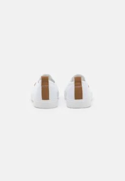 Pier One Unisex - Mocassins - White 8 Pier One Unisex - Mocassins - White -Vêtements Boutique d0dcb07e7bd24443a1df824091ece39a
