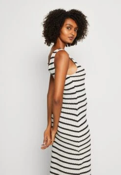 Anna Field Robe Pull - Black/White -Vêtements Boutique e30a17d9811947b898f0f2fb46ac49f7